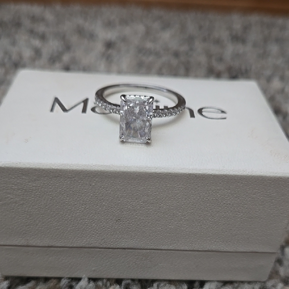 Maxine of Hollywood Elegant Silver Ring